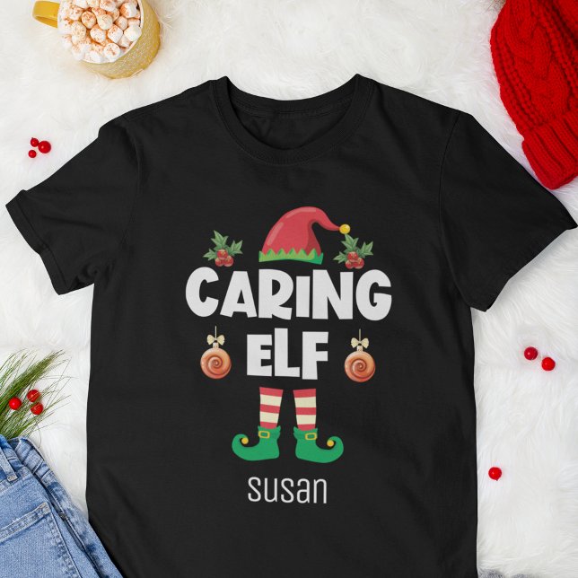Name der Weihnachtsfamilie gekümmert T-Shirt (Von Creator hochgeladen)