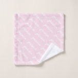Name des Add-ons Rosa Kursiv Waschlappen<br><div class="desc">Dieses niedliche Waschlappen hat einen hellrosa Hintergrund mit einem sich wiederholenden Namen in weiß. Perfekt für jeden von der Geburt bis 99 Jahre alt!</div>