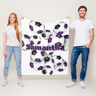 Name des Athleten auf lila schwarzen Fußballbällen Fleecedecke