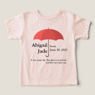 Name des Babys und Datum unter Red Umbrella