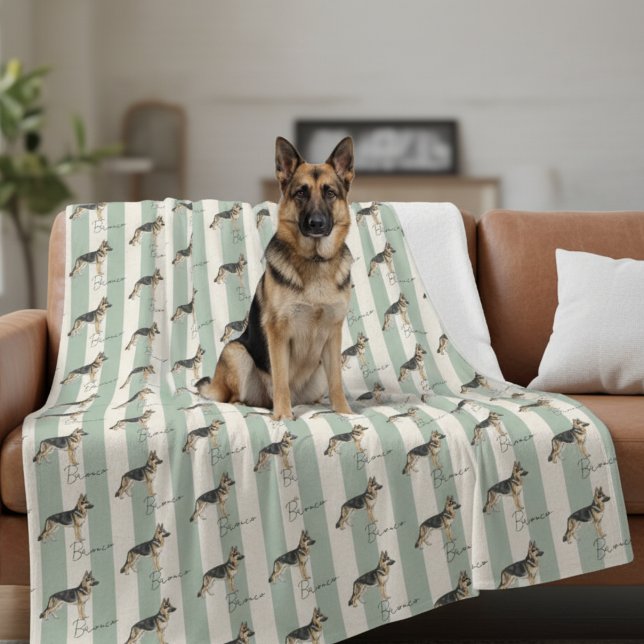 Name des Deutschen Schäferhirten mit dem benutzerd Fleecedecke (Get cozy with this "Custom Green Stripe German Shepherd Pet Name Fleece Blanket"! )