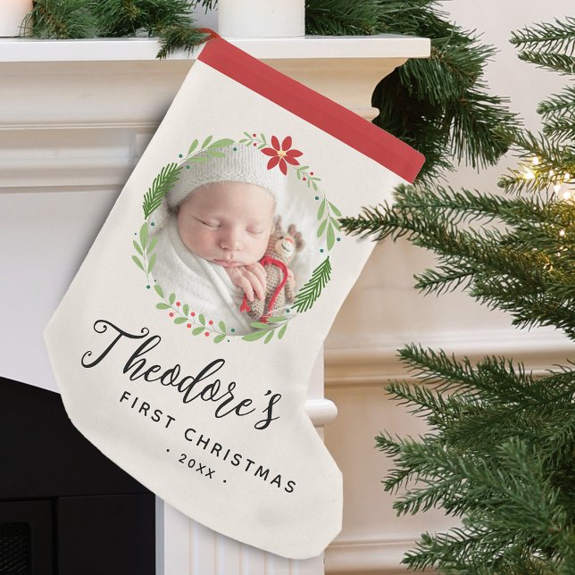 Name des ersten Weihnachtskranzes des Fotos Kleiner Weihnachtsstrumpf (Baby's First Christmas Photo Wreath Name Small Christmas Stocking)