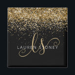 Name des Gold Glitzer Glam Monogram Magnet<br><div class="desc">Glam Gold Glitzer Elegantes Monogram Magnet. Dieses schicke Design mit elegantem goldglänzenden Glitzer auf schwarzem Hintergrund ist einfach zu personalisieren. Das Design enthält Ihr handgeschriebenes Skriptmonogramm mit hübschen Wirbel und Ihrem Namen.</div>