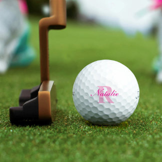 Name des Golftrosa Monogrammes und erste Golfbälle