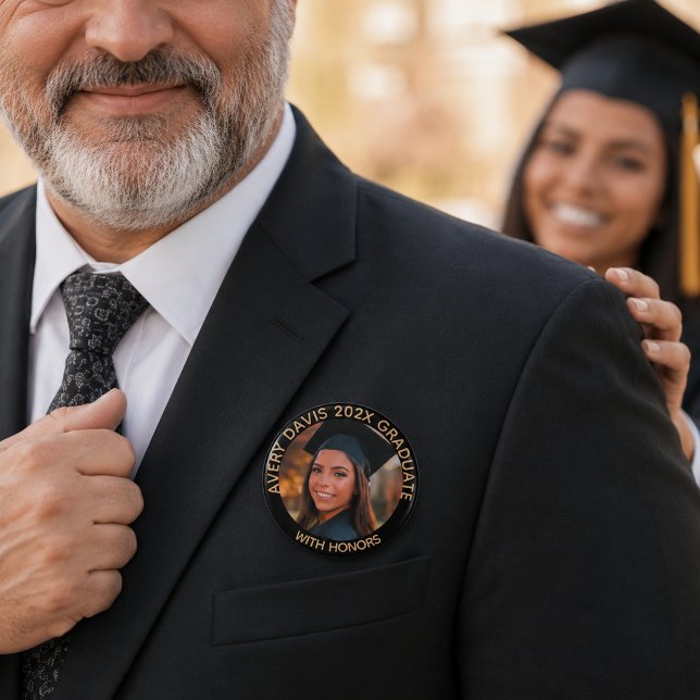 Name des Graduate Foto Year mit Ehrengrad Button (Von Creator hochgeladen)