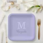 Name des Lavendels und Teller des ersten Monogramm<br><div class="desc">Eleganter Name und Initial Monogram Junggeselinnen-Abschied,  Geburtstagsparty oder ein beliebiges Party,  das mit Ihrem Anfangs- und Vornamen angepasst werden kann. Die Hintergrundfarbe kann auch beliebig angepasst werden. Klicken Sie einfach auf die Schaltfläche Weitere Einstellungen anpassen,  um die Farben zu ändern</div>