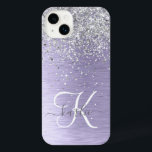 Name des lila gebürsteten Metalls Silber Glitzer M iPhone 14 Plus Hülle<br><div class="desc">Dieses schicke Gehäuse mit hübschem silberfarbenem Glitzer auf lila,  gebürstetem metallischem Hintergrund ist einfach zu personalisieren.</div>
