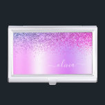 Name des lila Glitzer Glam Metal Monogram Visitenkarten Dose<br><div class="desc">Lila Imitate belichten den metallischen Sparkle Glitzer gebürstetes Metal Monogram Name Business Card Holder. Das macht den perfekten 16 Geburtstag,  Hochzeit,  Brautparty,  Jubiläum,  Babydusche oder Junggeselinnen-Abschied Geschenk für jemanden,  der Lieben glamourösen Luxus und schicke Stile.</div>