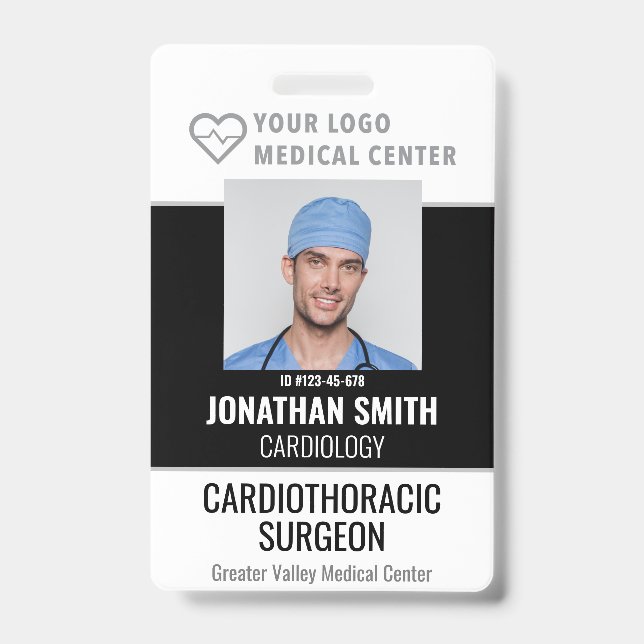 Name des Mitarbeiters im Abzeichen-Krankenhaus mit Ausweis (Vorderseite)