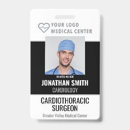 Name des Mitarbeiters im Abzeichen-Krankenhaus mit Ausweis