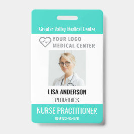 Name des Mitarbeiters im Abzeichen-Krankenhaus mit Ausweis