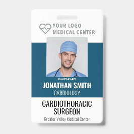 Name des Mitarbeiters im Abzeichen-Krankenhaus mit Ausweis