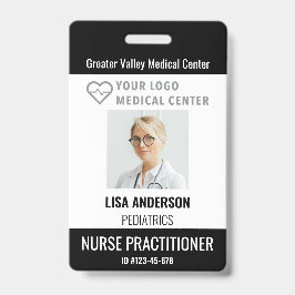 Name des Mitarbeiters im Abzeichen-Krankenhaus mit Ausweis