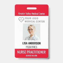 Name des Mitarbeiters im Abzeichen-Krankenhaus mit Ausweis