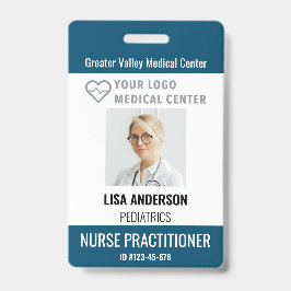 Name des Mitarbeiters im Abzeichen-Krankenhaus mit Ausweis