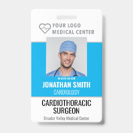 Name des Mitarbeiters im Abzeichen-Krankenhaus mit Ausweis