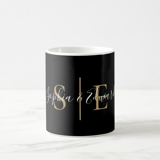 Name des Monogram-Skripts für Schwarz und Gold Kaffeetasse (Mittel)