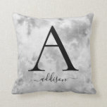 Name des Monogrammes in Schwarz-Grau-Krawatte Kissen<br><div class="desc">Grau-weiße Krawatte-Monogramm und Namenskissen für ihre Bettwäsche. Eine Krawatte gefärbte personalisierte Design wird sie Liebe.</div>