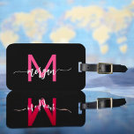 Name des Monogramms für den Hot Pink World Black T Gepäckanhänger<br><div class="desc">Reisen Sie stilvoll mit unserem Hot Pink World Traveller Map Monogram Name Luggage Tag! Mit einem lebhaften, heißen rosa Design und einem Weltkarten-Hintergrund ist dieses Tag mit Ihrem Namen und Monogramm in einem schicken Schriftart personalisiert. Ideal, um Ihr Gepäck schnell und einfach zu identifizieren, es kombiniert Mode mit Funktion. Aus...</div>