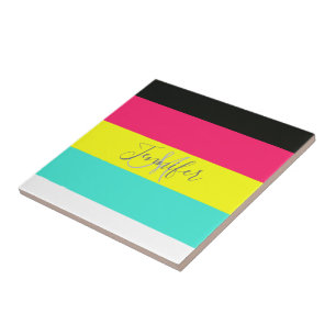 Name des Monogramms für den schwarzen und neonfarb Fliese