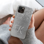 Name des Monogramms für den silberfarbenen Glitzer<br><div class="desc">Dieses schicke Gehäuse mit hübschem silberfarbenem Imitat-Glitzer auf silber gebürstetem metallischem Hintergrund ist einfach zu personalisieren.</div>