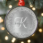 Name des Monogramms für den silberfarbenen Glitzer Ornament Aus Metall<br><div class="desc">Dieses trendige Schneeflocken-gerahmtes Weihnachtsgeschmuckdesign mit hübschem silberglänzenden Glitzer auf silber gebürstetem metallischem Hintergrund ist leicht zu personalisieren.</div>