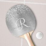 Name des Monogramms für den silberfarbenen Glitzer Tischtennis Schläger<br><div class="desc">Dieses schicke Tischtennispongpaddel-Design mit hübschem silberglänzenden Glitzer auf silberfarbenem metallischem Hintergrund ist einfach zu personalisieren.</div>