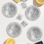 Name des Monogramms für den silberfarbenen Glitzer Untersetzer Set<br><div class="desc">Dieses schicke Set-Design mit hübschem silberfarbenem Glitzer auf silberfarbenem,  gelb gebürstetem metallischem Hintergrund ist einfach zu personalisieren.</div>