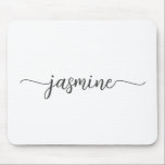 Name des Personalisierten Monogramms "Girl Simple  Mousepad<br><div class="desc">Girly Black und White einfache Minimalistische Monogram Name Signature Script Custom Personalisiert Mousepad. Diese Design mit Ihrem Vornamen in einem hübschen handgeschriebenen Stil Swash Schwanz Schriftart typografie schwarz Skript auf weißem Hintergrund. Diese lassen sich einfach anpassen. Grosses, stilvolles Frauengeschenk zum Geburtstag, Brautparty, Muttertag, 16. Geburtstag, und es ist für das...</div>