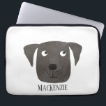 Name des schwarzen Labradors Retriever Laptopschutzhülle<br><div class="desc">Ein lustiger Black Labrador Retriever Hund,  der dich zum Lächeln bringt. Ändern oder entfernen Sie den Namen,  der angepasst werden soll. Originelle Kunst von Nic Squirrell.</div>