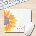 Name Floral Mousepad<br><div class="desc">Dieses Blumenmousepad ist mit einer gelben Aquarellsonnenblume geschmückt. Passen Sie es mit Ihrem Namen und Initial an. Weil wir unsere eigenen Kunstwerke erstellen, werden Sie dieses exakte Bild von anderen Designern nicht finden. Original Wasserfarbe © Michele Davies.</div>