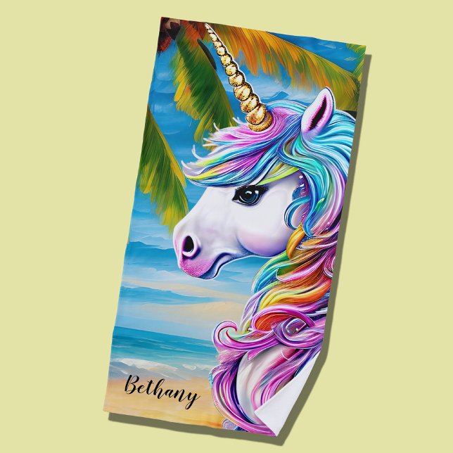 Name hinzufügen, Weißes Einhorn mit Regenbogenmane Strandtuch (Von Creator hochgeladen)