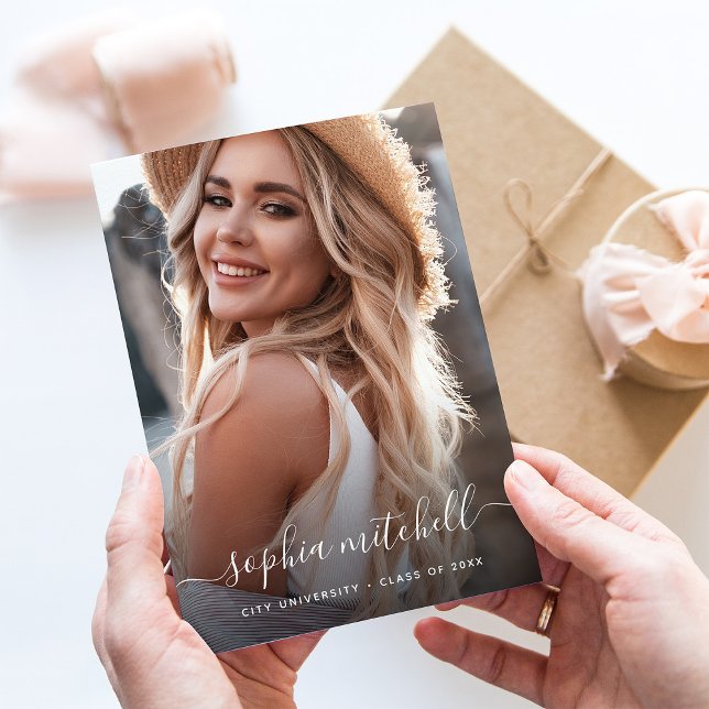 Name in Skript | Rosa Foto Abschluss Ankündigung (Von Creator hochgeladen)