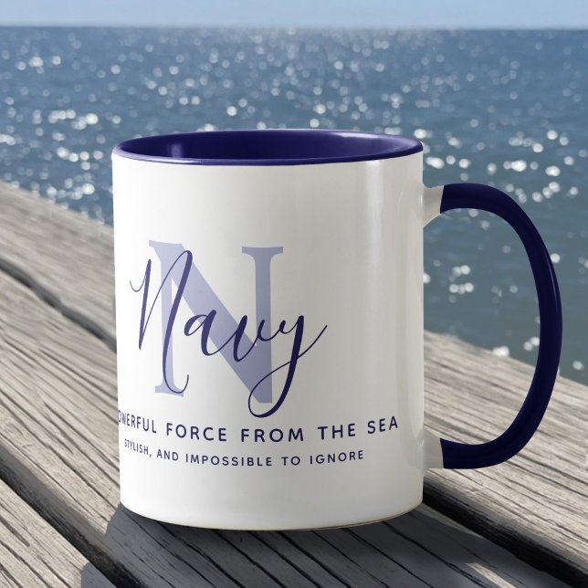 Name Navy Bedeutung und Monogramm in blauem Text Tasse (Von Creator hochgeladen)