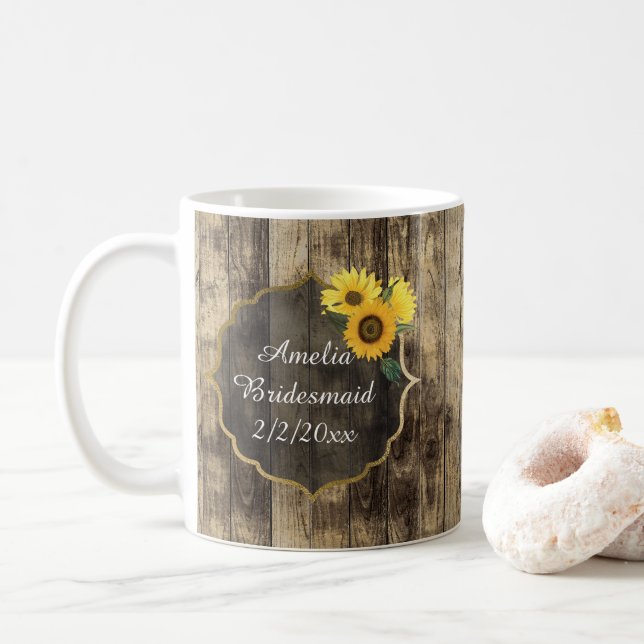 Name Rustic Wedding Bridesmaid Sonnenblume hinzufü Kaffeetasse (Mit Donut)
