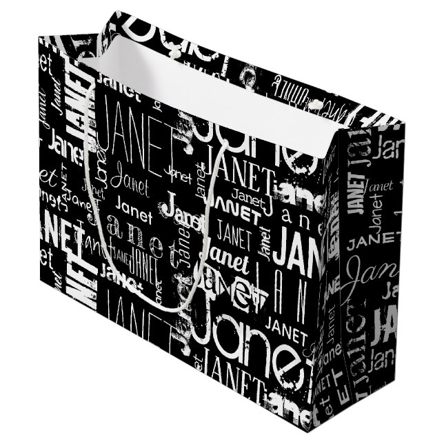 Name Schwarz-weiß Typografie Word Cloud Große Geschenktüte (Vorderseite Schrägansicht)