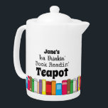 Name Tea Drinks, Mystery Reading<br><div class="desc">Dieser Tee Drinking Book Reading Teapot ist perfekt für Buchliebhaber, während sie in ihrem Lieblingsbuch trinken. Dieser farbenfrohe Teekessel ist eine tolle Geschenkidee für Bücherwürmer und Bibliophile.</div>