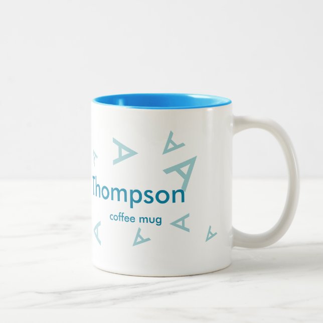 Name und Anfangsbuchstabe, blaue Typografie cool Zweifarbige Tasse (Rechts)