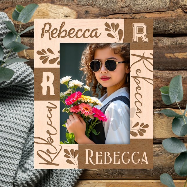 Name und Anfangsbuchstabe des Extravaganten Schrif Geätzte Rahmen (Von Creator hochgeladen)