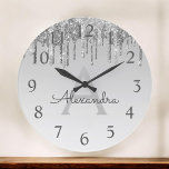 Name und Anfangsbuchstabe des Silver Sparkle Glitz Große Wanduhr<br><div class="desc">Silver Ombre Dripping Sparkle Glitzer Monogram Name und Initial Serving Wall Clock. Die Wall-Uhr ist das ideale Geschenk für jemanden,  der silberne Funkeln Glitzer Liebe.</div>