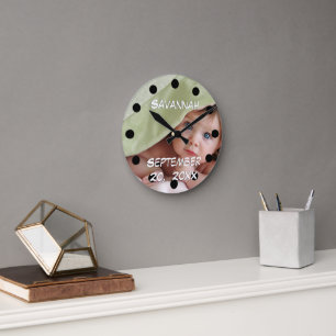 Name und Geburtsdatum des personalisierten Babys a Runde Wanduhr