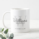 Name und Monogramm der personalisierten Trauzeuge Kaffeetasse<br><div class="desc">Fügen Sie Ihrer Hochzeit eine persönliche Touch mit personalisierten Trauzeugen Tasse hinzu. Diese Tasse zeichnet sich durch den Namen des personalisierten Trauzeugen im Schriftart-Stil aus, der im Stil von Grau-Klassik-Serif und Monogramm im Stil von hellgrau-klassischen Serif-Schriftart als Hintergrund auf weißem Hintergrund gehalten ist. Auch perfekt für Trauzeuge, Brautvater, Ringträger und...</div>