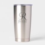 Name und Monogramm des personalisierten Trauzeugen Thermobecher<br><div class="desc">Elegante Personalisierte Trauzeuge Geschenke mit personalisiertem Monogramm in schwarz elegantem Skript-Schriftart-Stil mit Trauzeugen Namen und Titel im klassischen Serif-Schriftart-Stil. Auch perfekt für Trauzeuge,  Brautvater,  Brautjungfrau,  Trauzeugin,  Blume Mädchen,  Brautmutter und mehr.</div>