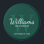 Name und Monogramm für personalisierte SkriptTrauz Magnet<br><div class="desc">Fügen Sie Ihrer Hochzeit eine persönliche Touch mit einem personalisierten Trauzeugen Magneten hinzu. Dieser Magnet zeichnet sich durch den Namen des personalisierten Trauzeugen im Schriftart-Stil aus, mit Hochzeitsdetails im klassischen Weiß-Serif-Schriftart-Stil und Monogramm in einem hellgrün-grünen Schriftart-Stil mit klassischer Serifenfolge als Hintergrund auf smaragdgrünem Hintergrund. Auch perfekt für Trauzeuge, Brautvater, Ringträger...</div>