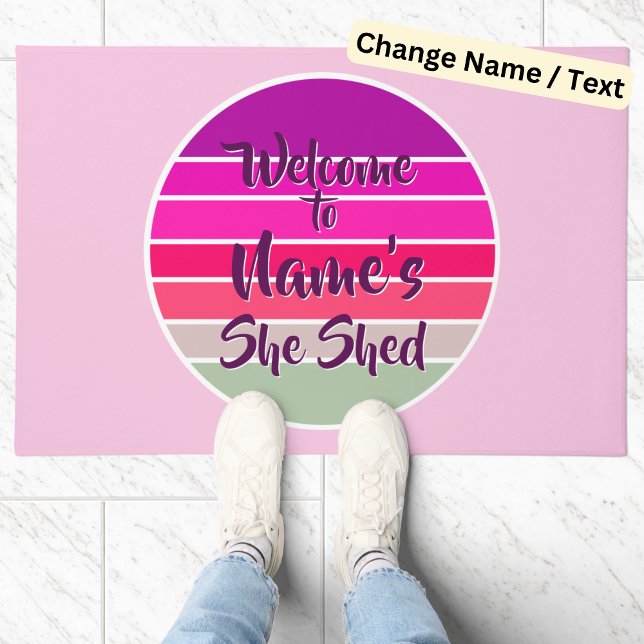 Name Willkommen hinzufügen Shed Pink Retro Sunset Fußmatte (Von Creator hochgeladen)