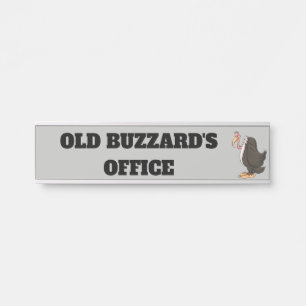 Namensschild für das Büro von Old Buzzard