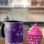 Namensschild für lila Glitzer Tasse<br><div class="desc">Eine mit Monogramm Tasse,  mädchenhaft und trendig. Ein chic tiefer lila Hintergrund mit Imitaten Glitzer Tropfen,  Staub. Personalisieren und fügen Sie Ihren Vornamen,  Monogramm-Initialen und vollständigen Namen. Lila und weiße Buchstaben.</div>