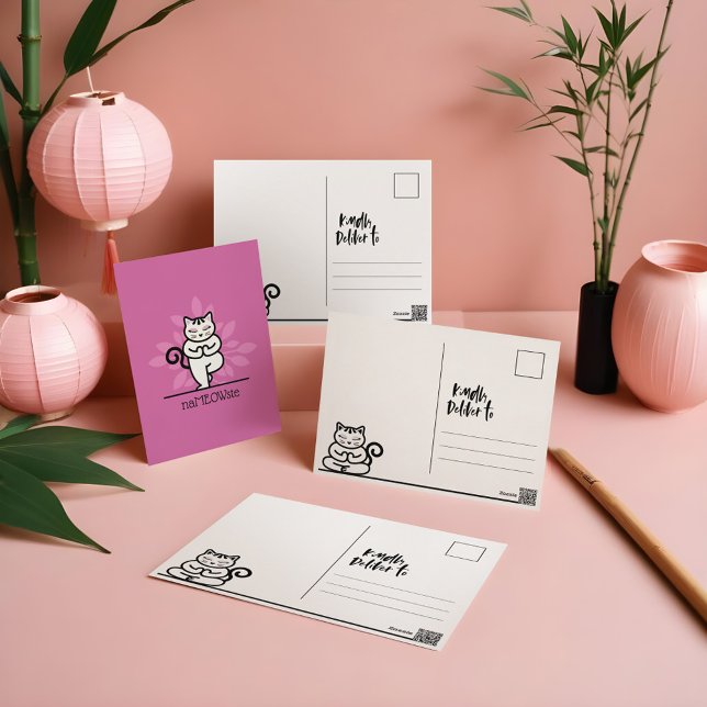 NaMEOWste Katze In einer Yoga-vermittelnden Baumst Postkarte (NaMEOWste Cat In a Yoga Meditating Tree Pose Pink Postcard)