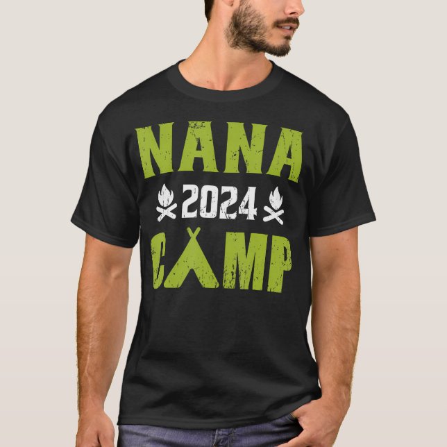 Nana Camp 2024 Familienurlaub Sommerferien Camping T-Shirt (Vorderseite)