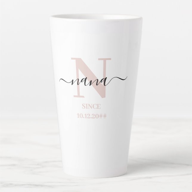 Nana Elegant Script Monogram Rosa Hauch Milchtasse (Vorderseite)